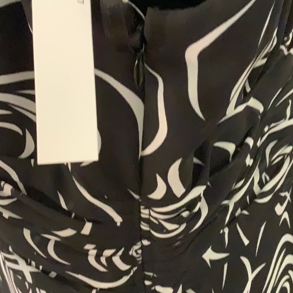 🤩Halter Dress NWT in bag bought in. NEW AS NEW. - Picture 4 of 9